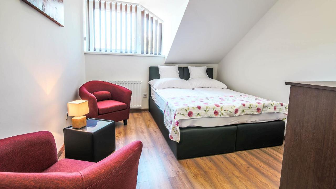 Apartament White